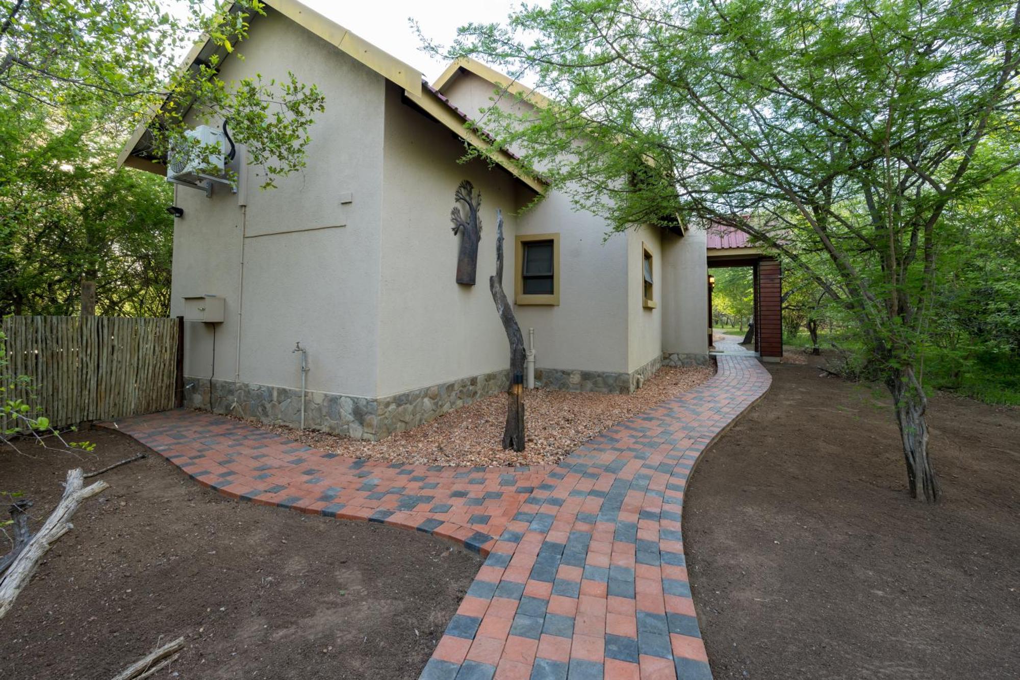 THE BAOBAB BUSH LODGE, no self catering, tv in lapa Hoedspruit Exterior foto